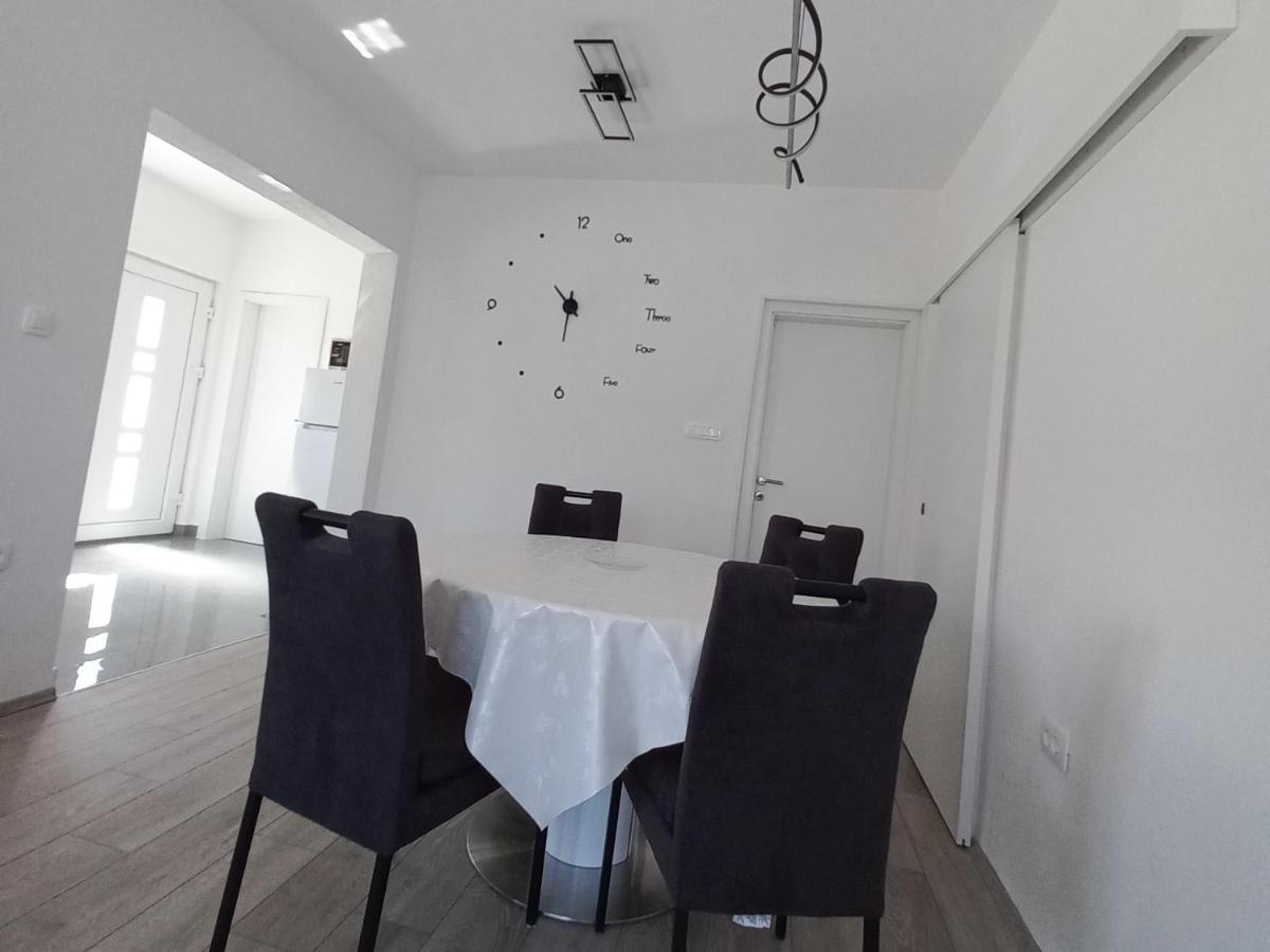 Apartment Sunset โตรกีร์ ภายนอก รูปภาพ