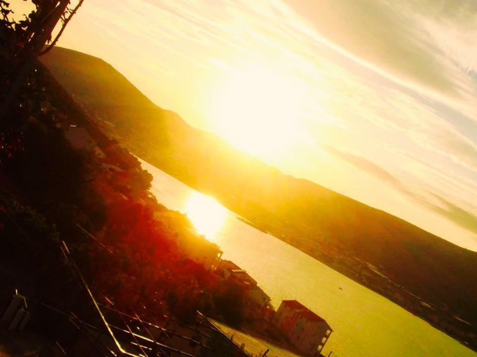 Apartment Sunset โตรกีร์ ภายนอก รูปภาพ